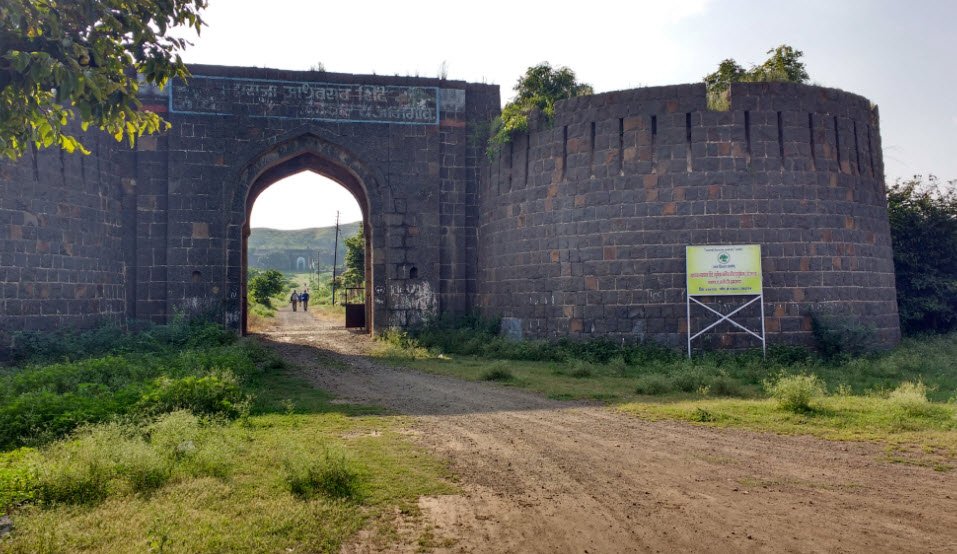 Jamgaon Fort, Ahmednagar, Maharashtra - Vushii.com